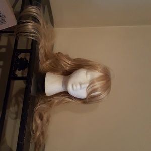 NWOT!! Synthetic Golden Long Wig